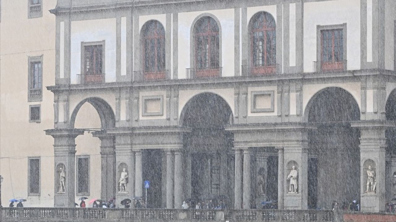 İtalya'nın Toskana ve Emilia-Romagna Bölgelerinde Şiddetli Yağışlar Sel ve Taşkınlara Neden Oldu