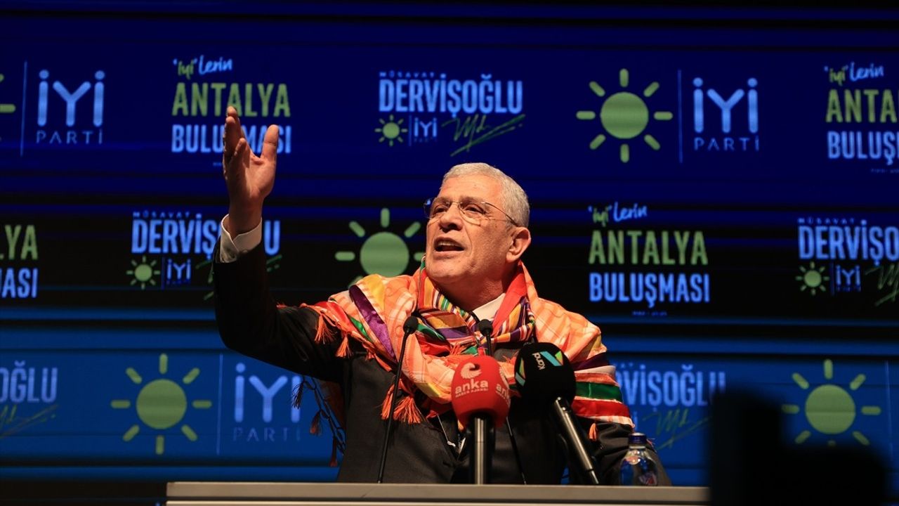İYİ Parti Genel Başkanı Müsavat Dervişoğlu, Antalya'da İftar Programına Katıldı