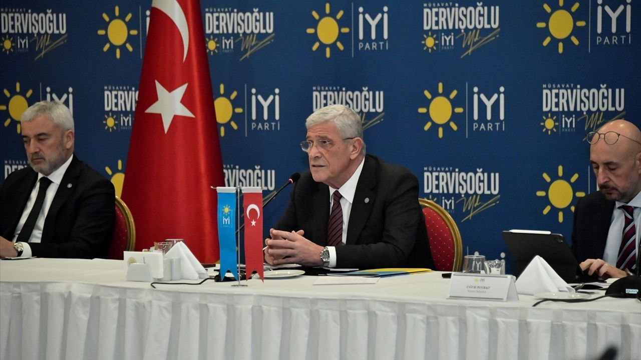 İYİ Parti Genel Başkanı Müsavat Dervişoğlu, Partisinin Üst Düzey İsimleriyle Toplantı Gerçekleştirdi