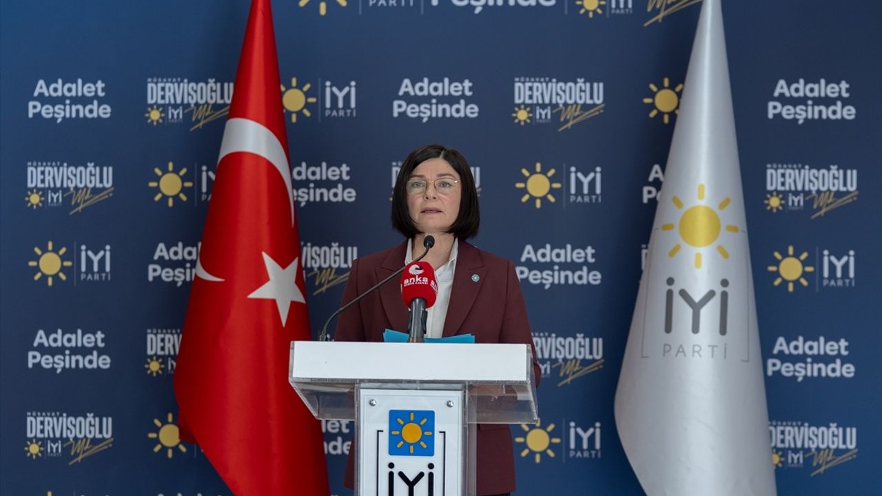 İYİ Partili Ofluoğlu'ndan 8 Mart Dünya Kadınlar Günü Açıklamaları