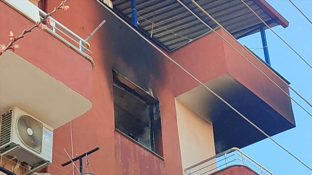 İzmir'de Evde Yangın: 3 Yaşındaki Çocuk Ağır Yaralandı