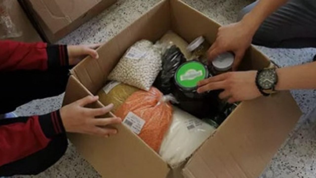 İzmir'de Ramazan Yardımları: Gıda ve Giyim Kolileri İhtiyaç Sahiplerine Ulaşıyor