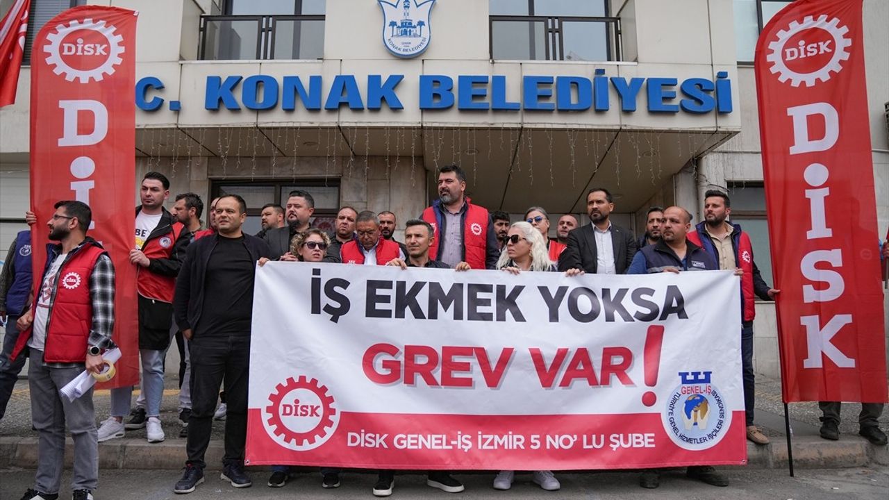İzmir'de Üç Belediyede Grev Kararı Açıklandı