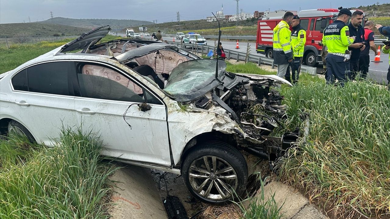 İzmir Menemen'de Otomobil Devrildi: Sürücü Hayatını Kaybetti, 5 Yaralı