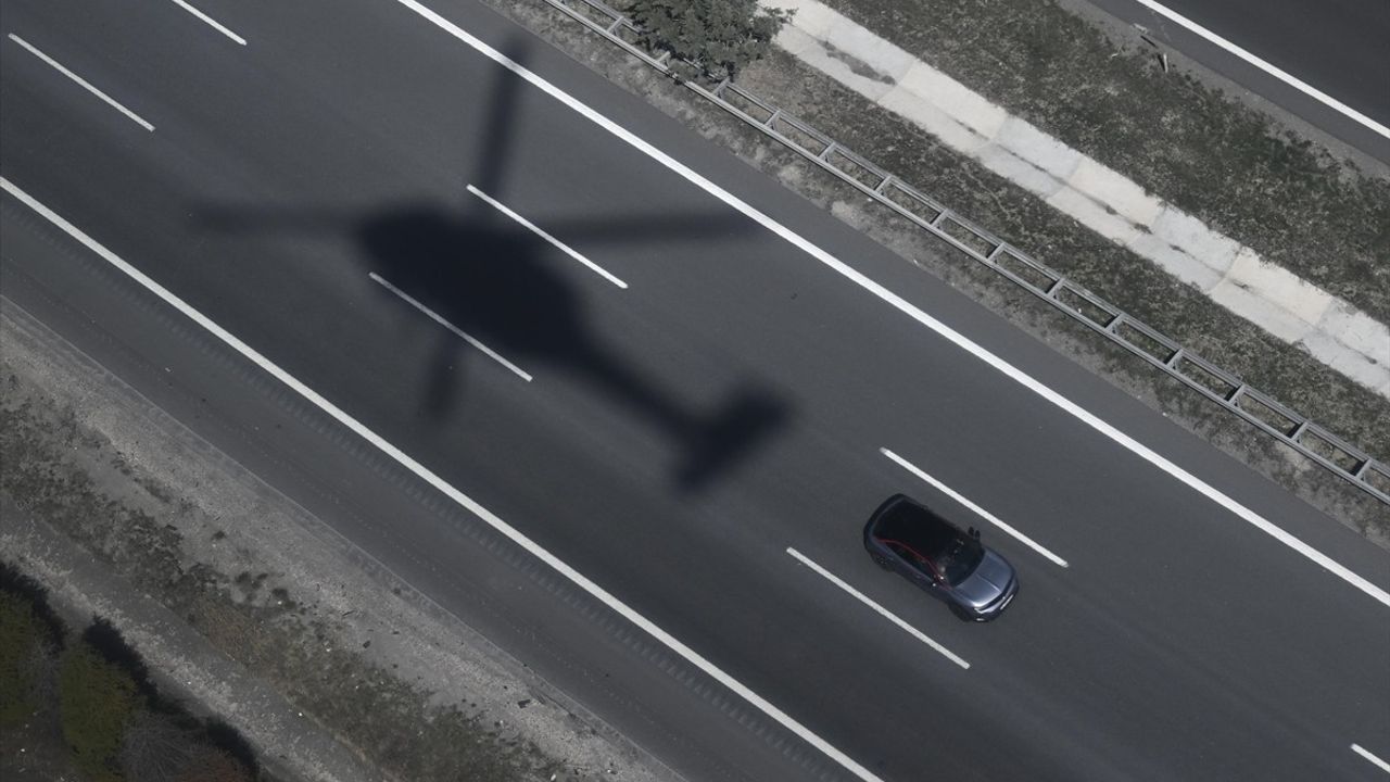 Jandarma Bayram Trafiğini Karadan ve Havadan Denetliyor