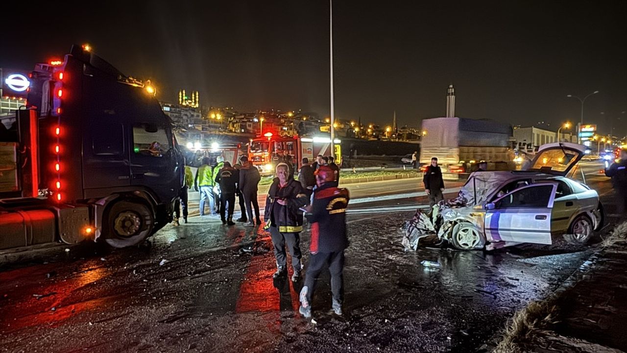 Kahramanmaraş'ta Zincirleme Trafik Kazasında 3 Yaralı