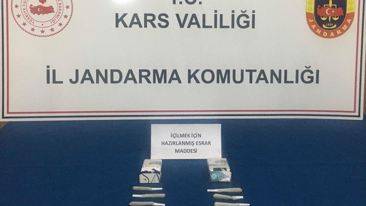 Kars'ta Sigara Paketinde Uyuşturucu Saklayan İran Uyruklu Şüpheli Yakalandı