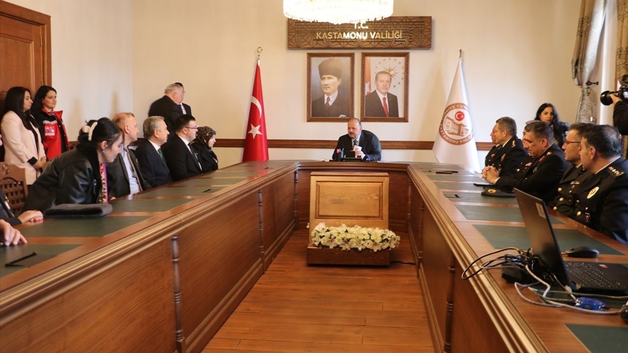 Kastamonu'da Şehit Ailesine ve Gazilere Devlet Övünç Madalyası Verildi