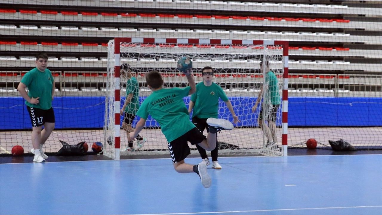 Kastamonu'daki Öğrenci Takımı Hentbolda 2. Lig'e Yükseldi