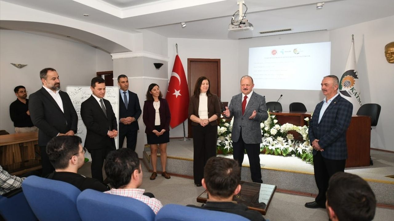 Kastamonu Valisi Dallı, Nitelikli İşgücü Yetiştirme Programı Kursunu Ziyaret Etti