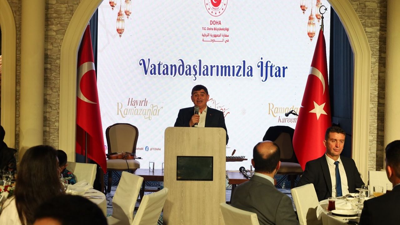 Katar'daki Türkler, Türkiye'nin Doha Büyükelçiliği İftarında Buluştu