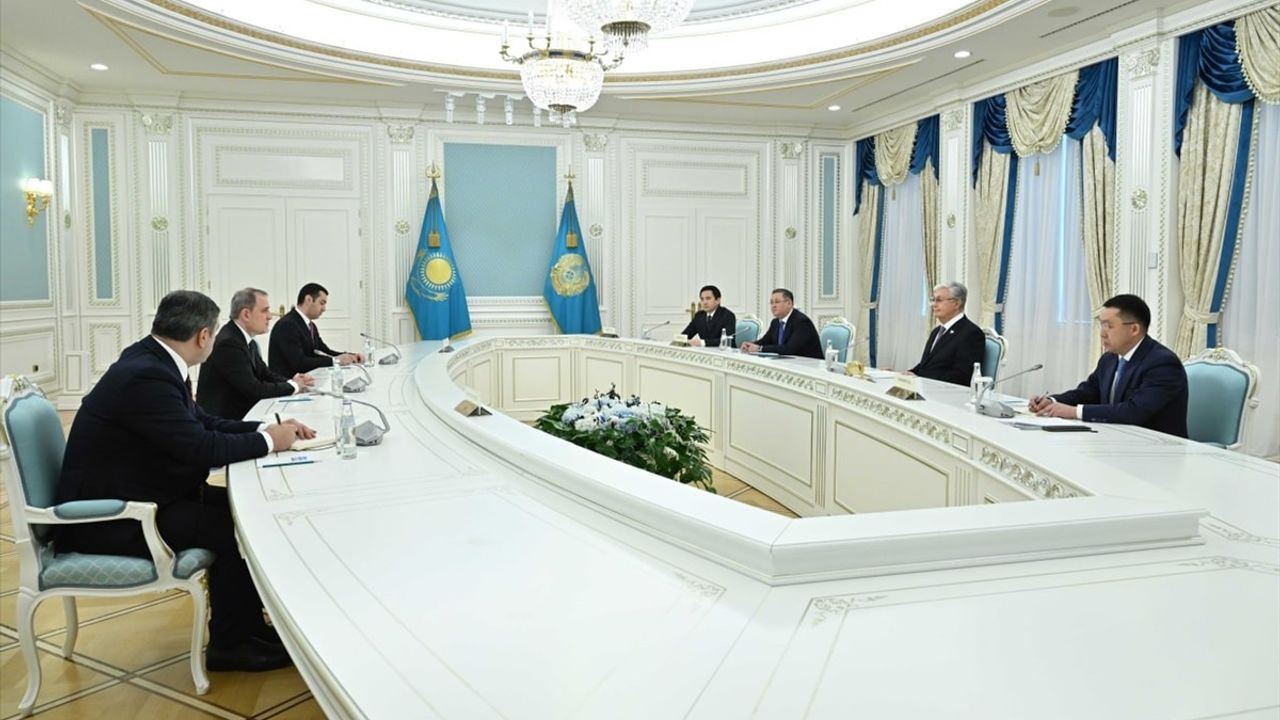 Kazakistan ve Azerbaycan, Hazar Denizi'ndeki Yük Hacmini 10 Milyon Tona Çıkarmayı Hedefliyor