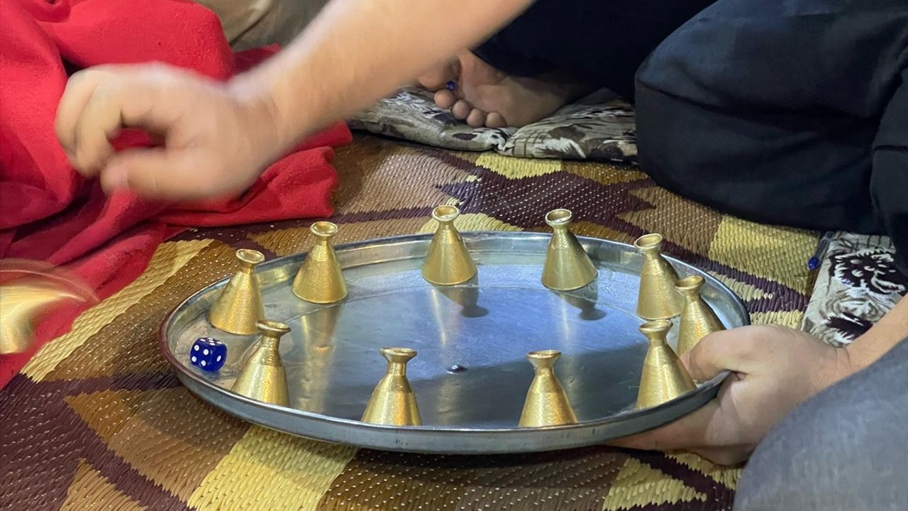 Kerkük'te Ramazan Gecelerinin Vazgeçilmezi: 'Sini Zarf' Oyunu