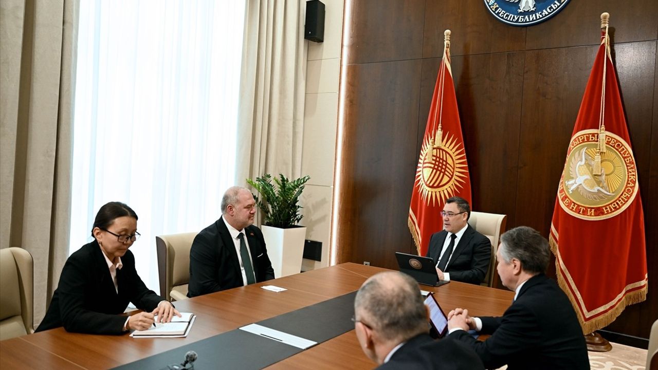 Kırgızistan Cumhurbaşkanı Caparov, Türkiye'nin Bişkek Büyükelçisi Doğan'a Teşekkür Etti