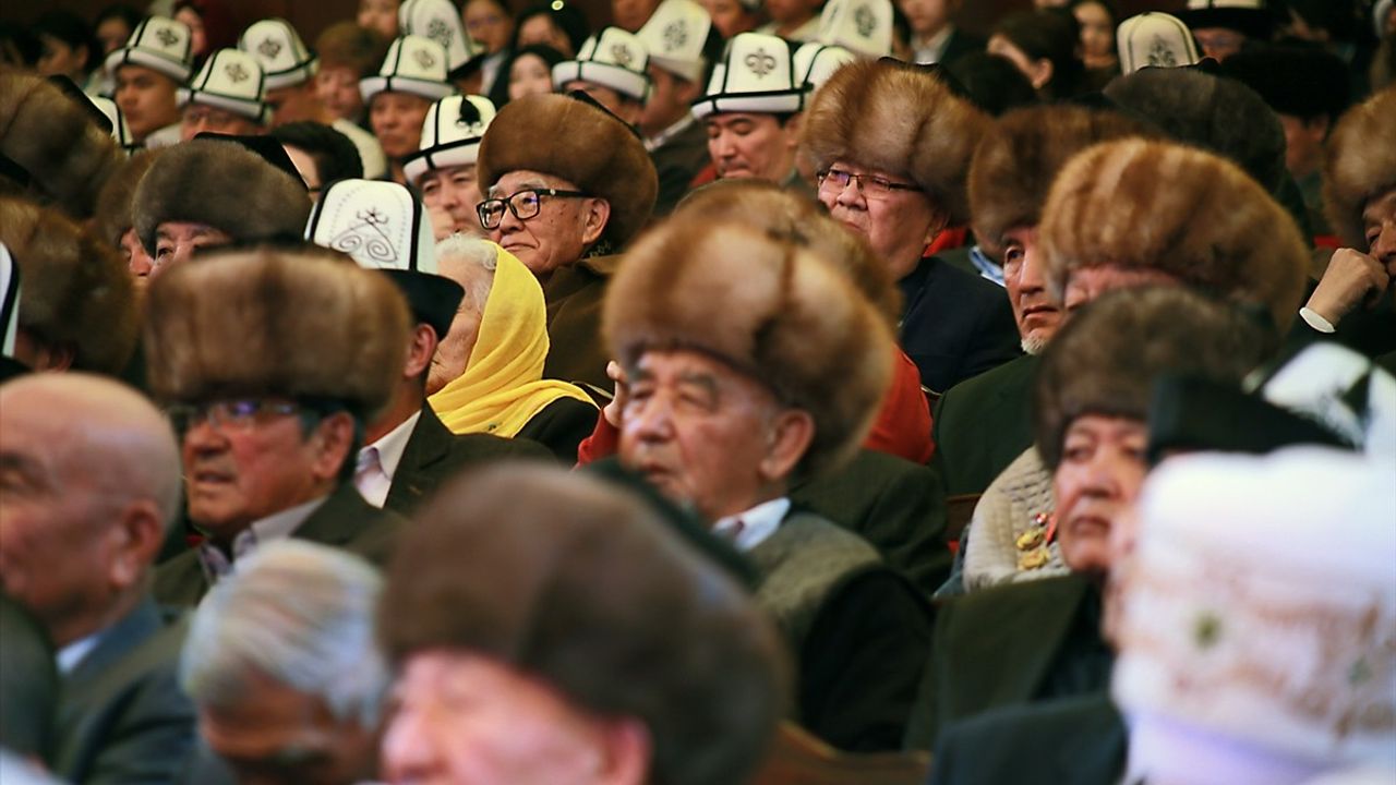 Kırgızistan'da İlk Kez Ulusal Babalar Günü Konseri Gerçekleştirildi