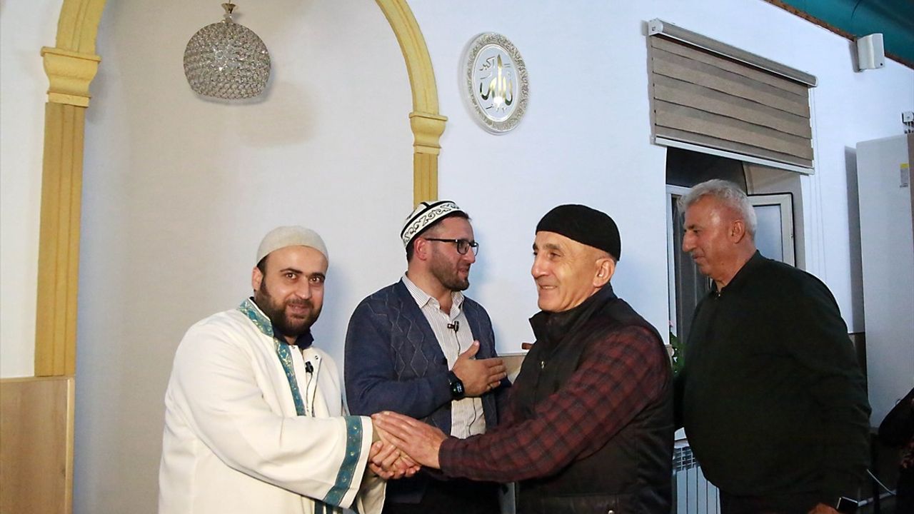 Kırgızistan'daki Ahıska Türkleri Ramazan'ın Son Teravih Namazını Kıldı
