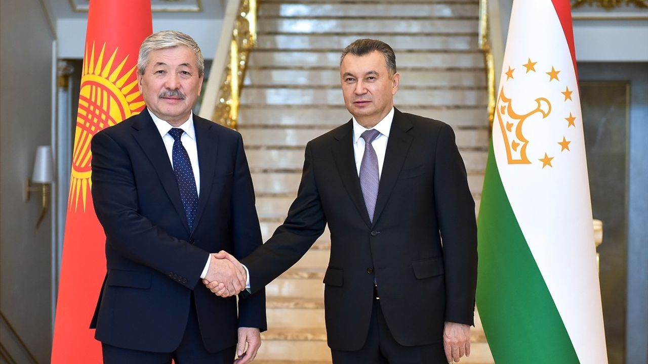 Kırgızistan ve Tacikistan Başbakanları Duşanbe'de Görüştü