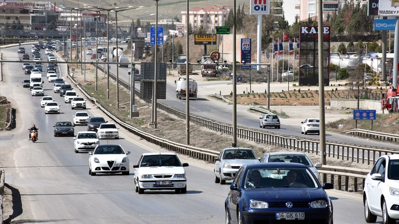 Kırıkkale'de Trafik Yoğunluğu Ramazan Bayramı Öncesinde Artıyor
