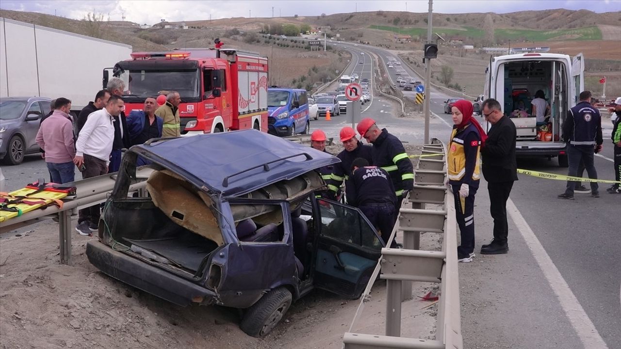 Kırıkkale'deki Trafik Kazasında 1 Kişi Hayatını Kaybetti, 6 Kişi Yaralandı