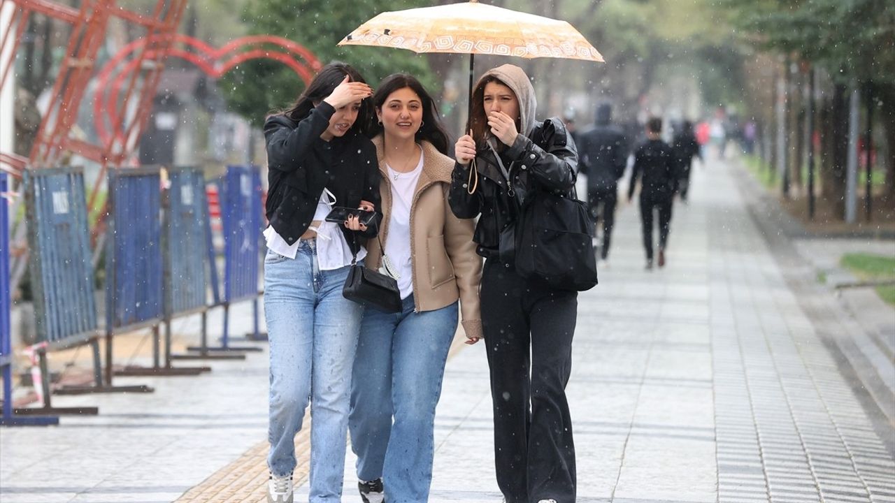 Kırklareli'nde Sağanak Yağış Etkisini Arttırıyor