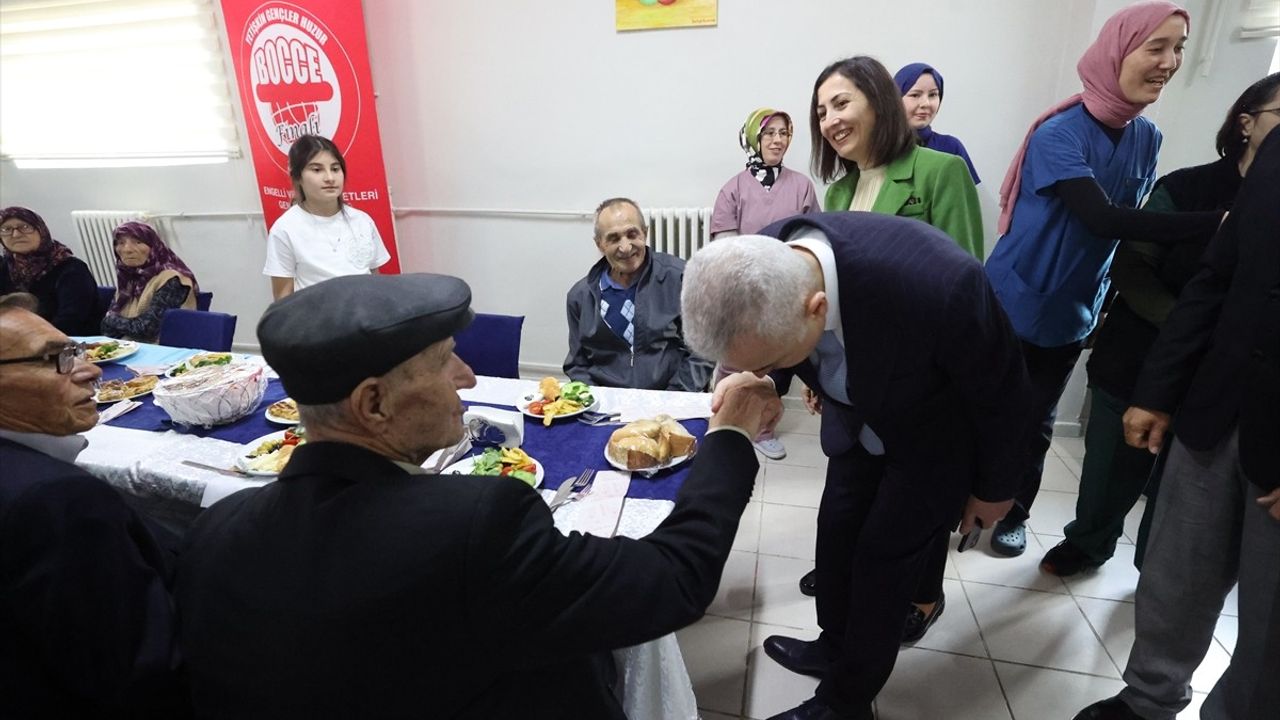 Kırklareli Valisi Turan, Huzurevi Sakinleri ve Çocuklarla Bayramlaşma Etkinliği Düzenledi