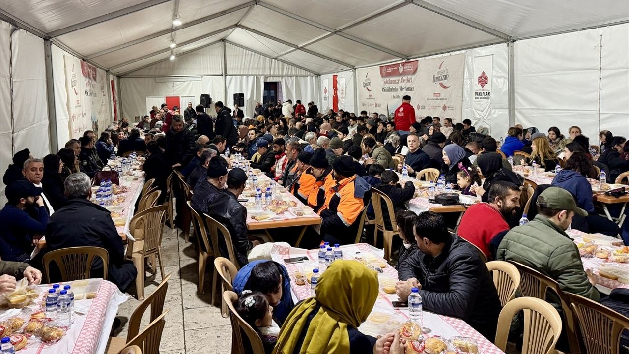 Kırşehir Ahi Evran Külliyesi'nde Birlikte İlk İftar Sevinci