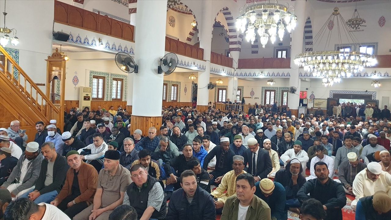 KKTC'de Ramazan Bayramı Namazı Coşkuyla Kutlandı