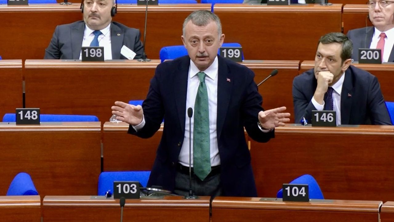 Kocaeli Büyükşehir Belediye Başkanı Büyükakın, YBYK'de Türkiye'ye Yönelik Eleştirilere Cevap Verdi