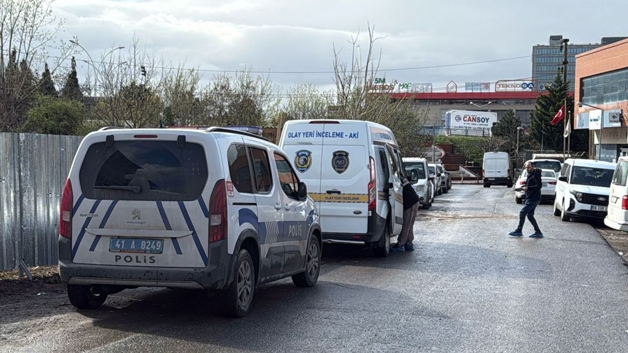 Kocaeli'de İnşaatta Düşen İşçi Ağır Yaralandı