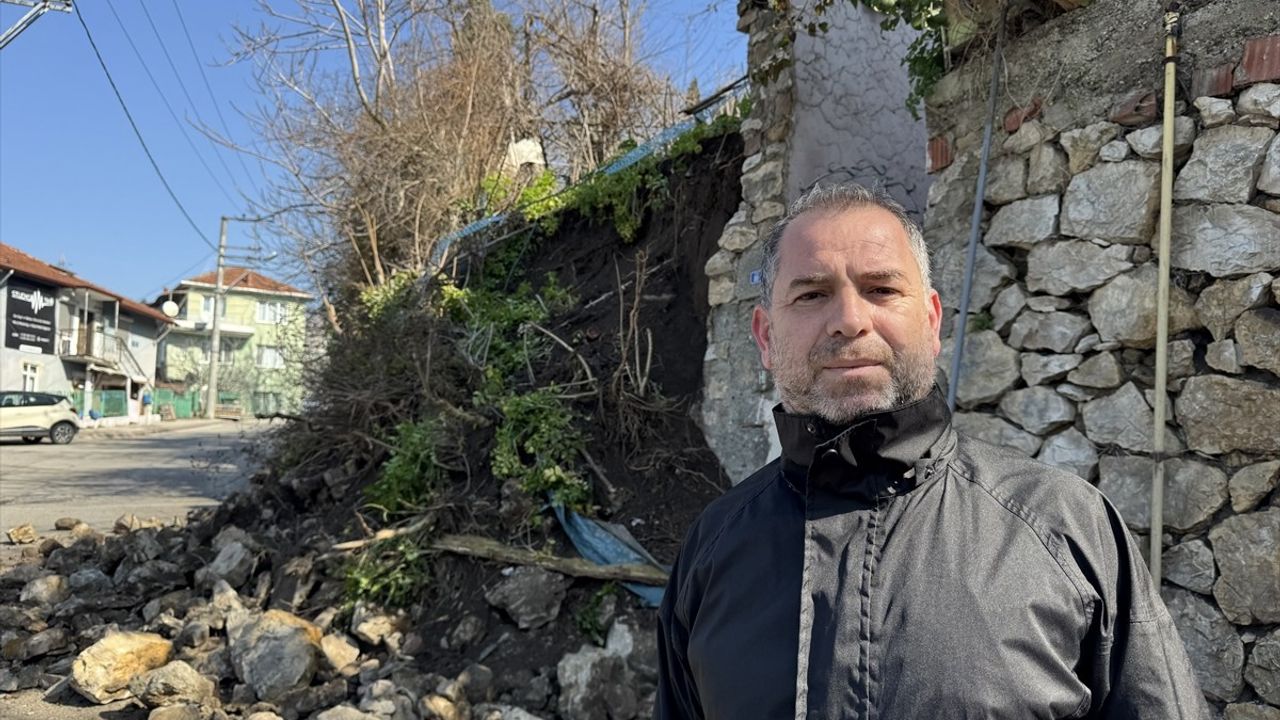 Kocaeli'de İstitinat Duvarının Çökmesi Sonucu Bir Bina Tahliye Edildi