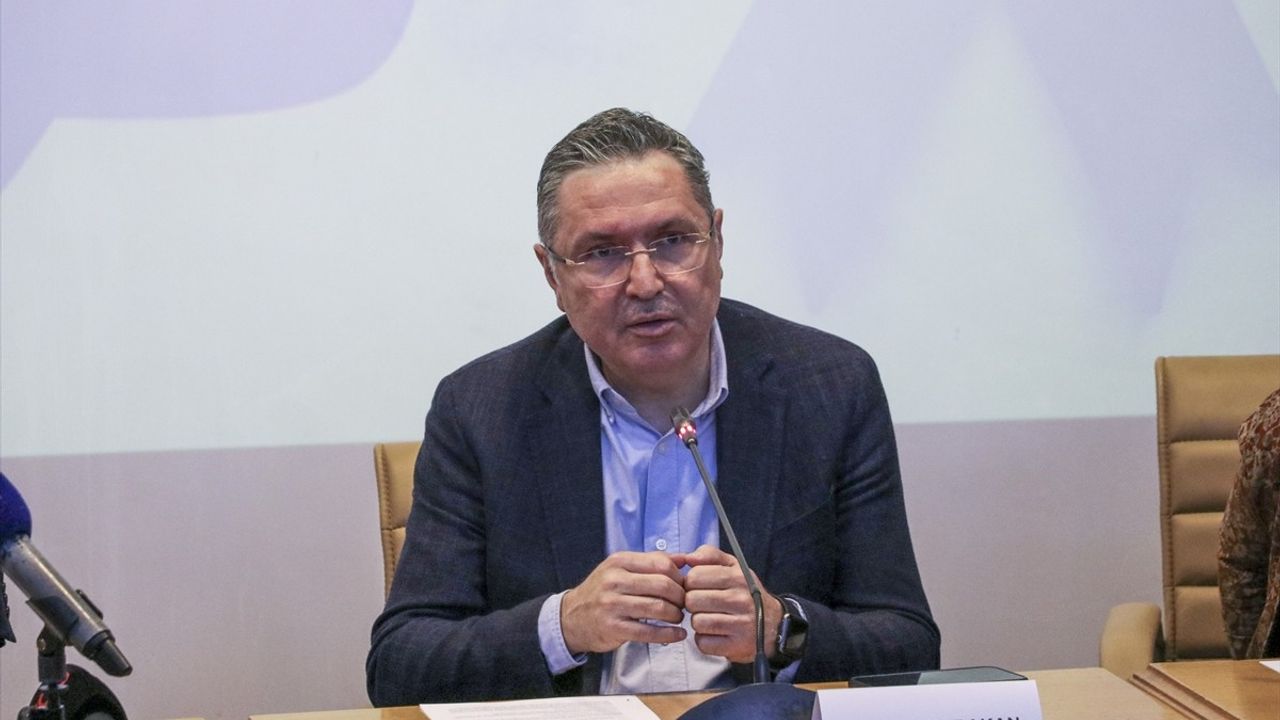 Kolon Kanseri Kadınlarda İkinci, Erkeklerde Üçüncü Sırada Yer Alıyor: Uzmanlardan Erken Tanı Uyarısı