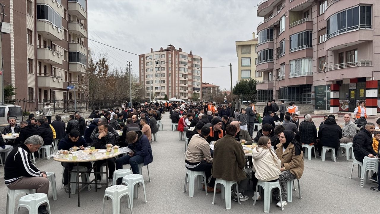 Konya'da 6 Kardeş 16 Yıldır İhtiyaç Sahiplerini İftarda Buluşturuyor