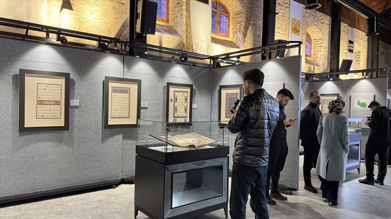 Konya'da 'İstanbul Mushafı' Sergisi Kapılarını Açtı