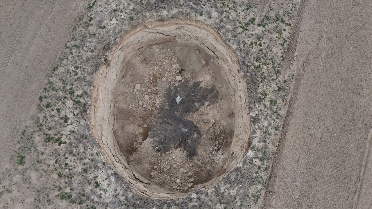 Konya'da Obruk Yeniden Çöktü, Tarla Sahibi Geri Dolduracak