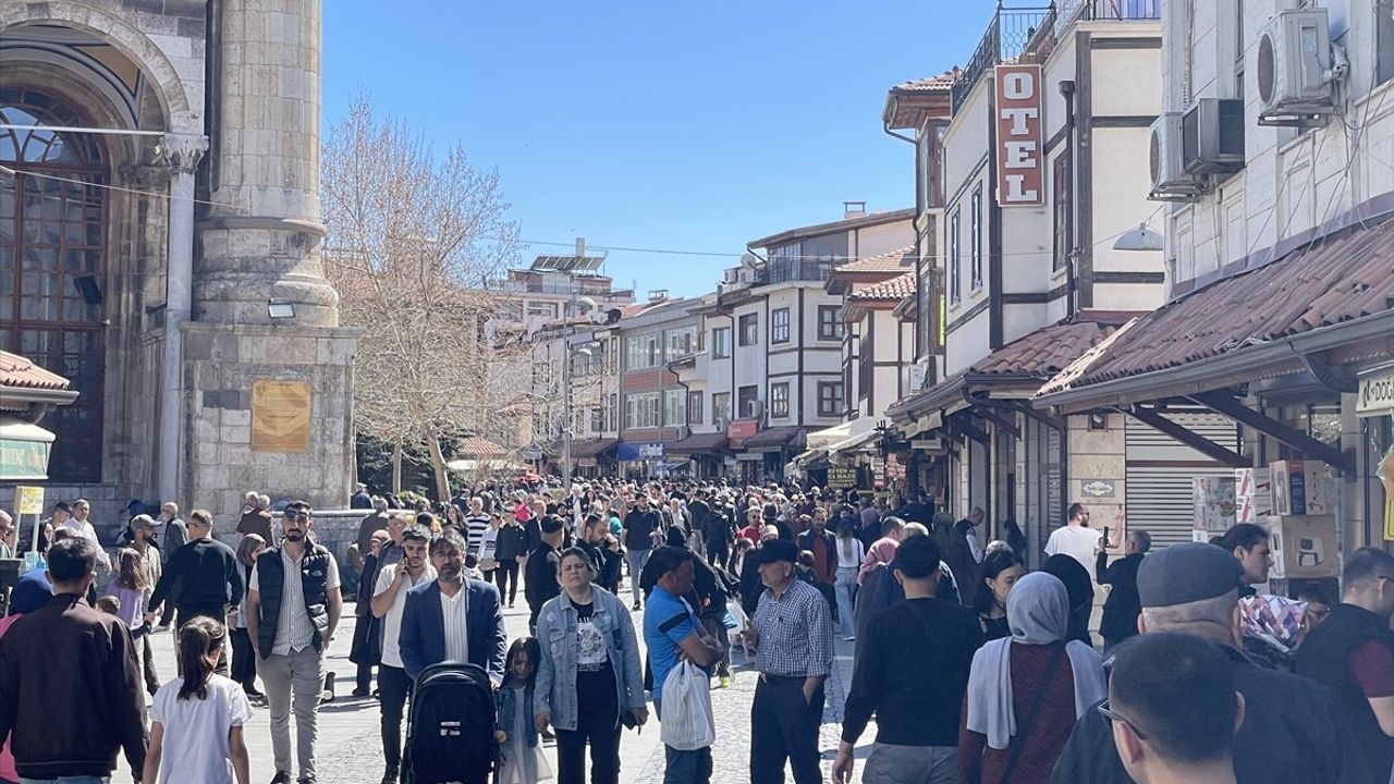Konya'da Ramazan Bayramı Arifesinde Yoğunluk