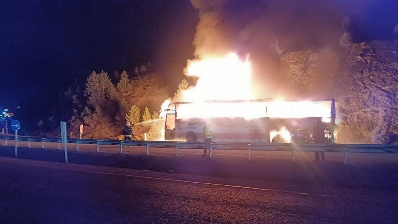 Konya'da Yolcu Otobüsünde Yangın Çıktı