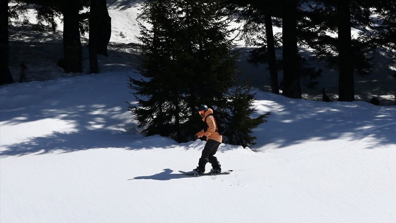Kümbet Yaylası'nda Snowboard Etkinliği: Kış Turizmi Potansiyeli Tanıtıldı