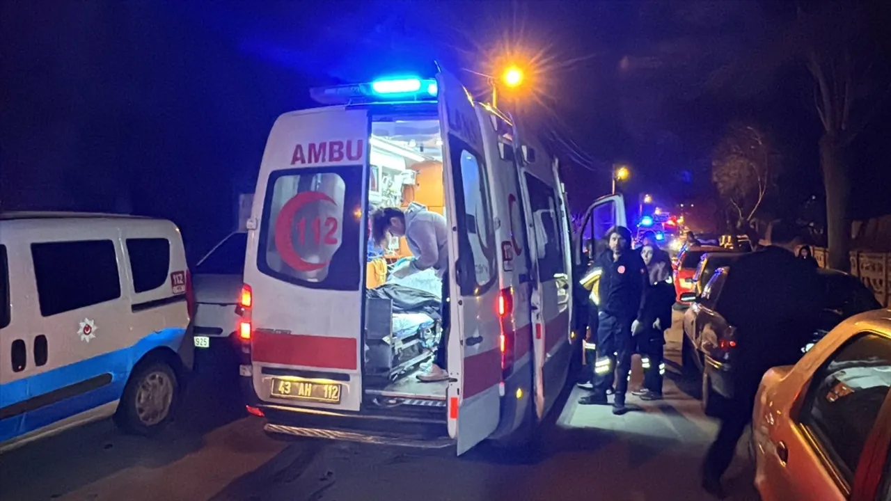 Kütahya'da Apartman Yangını: 5 Kişi Dumandan Etkilendi