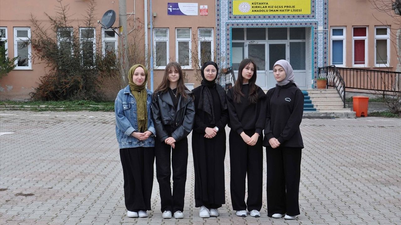 Kütahya'da Lise Öğrencileri 'Çanakkale Şehitlerine' Şiirine Klip Hazırladı