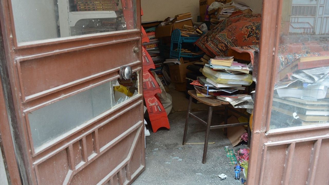 Kütahya'da Ücretsiz Kitap Temin Eden Kitabevinden Hırsızlık Olayı