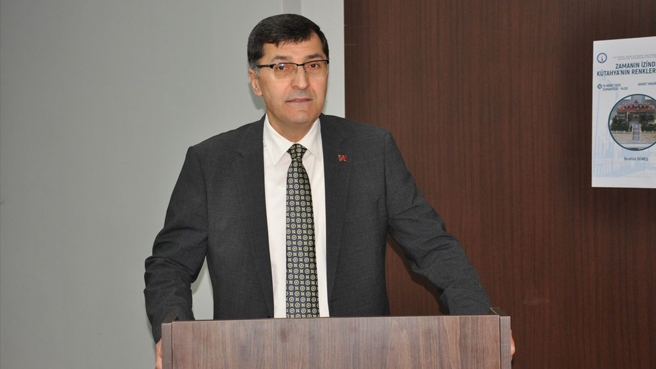 Kütahya'da 'Zamanın İzinde Kütahya'nın Renkleri' Sergisi Açıldı