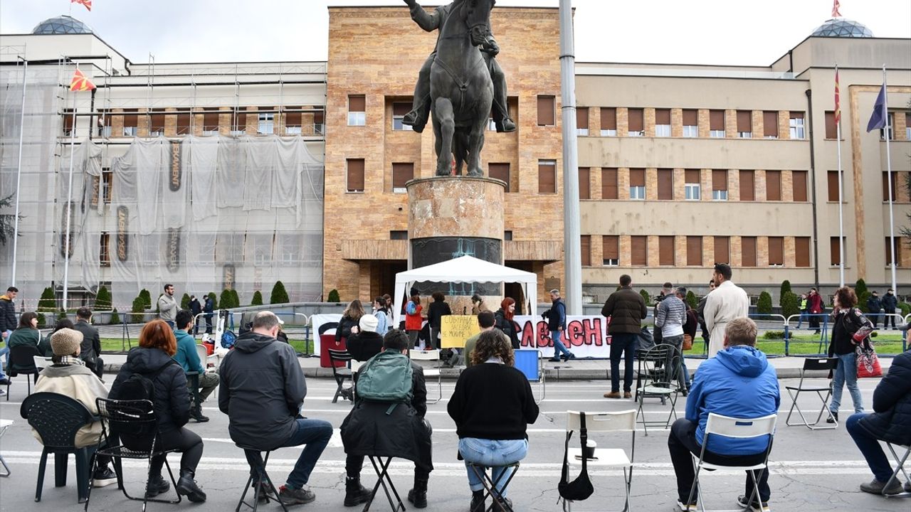 Kuzey Makedonya'daki Gece Kulübü Yangını Sonrası Üsküp'te Gösteri Düzenlendi