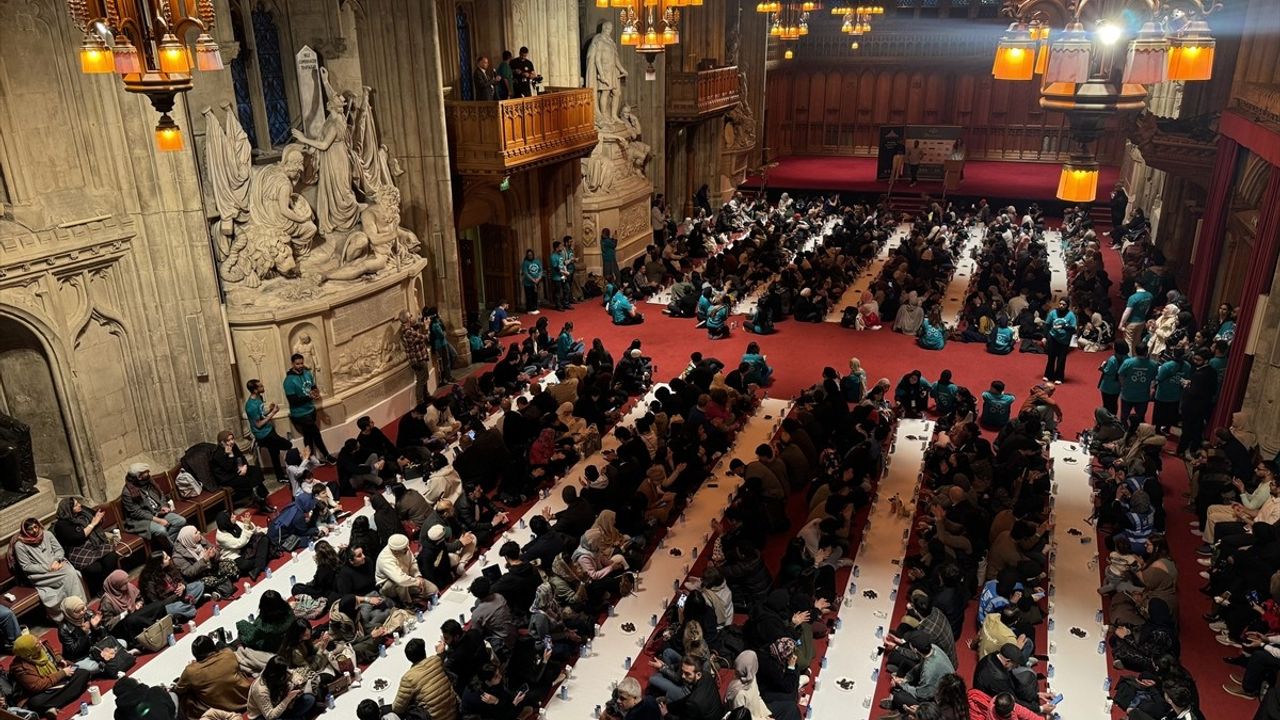 Londra'nın Tarihi Guildhall Binasında Toplu İftar Programı Düzenlendi