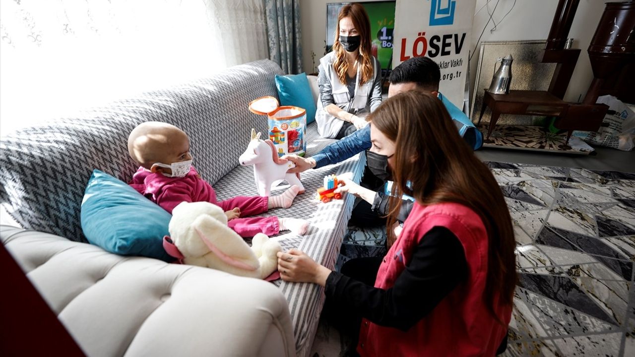 LÖSEV, Ramazan'da İhtiyaç Sahiplerine Yardım Eli Uzatıyor