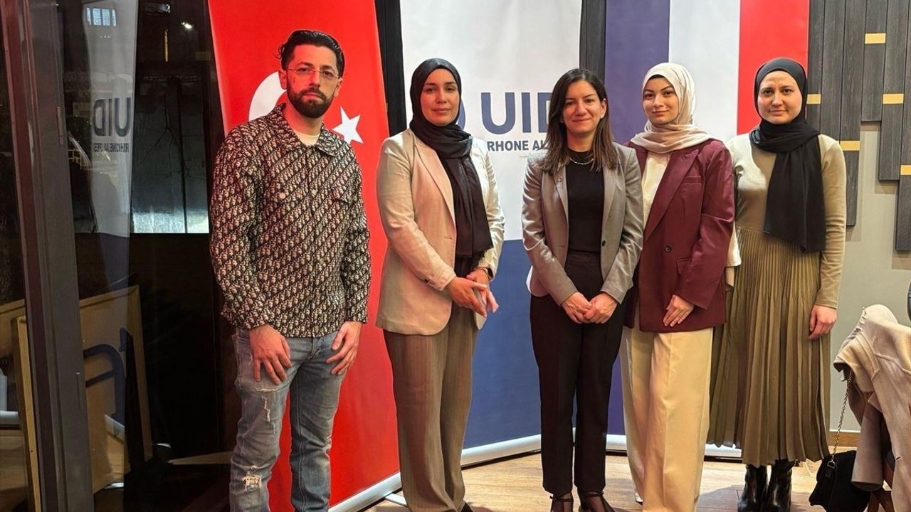 Lyon'da Uluslararası Demokratlar Birliği'nden Öğrencilere İftar Programı