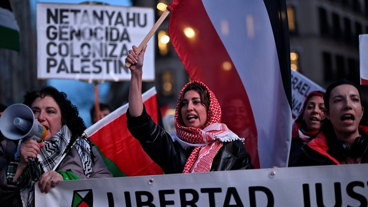 Madrid'de İsrail'in Gazze'ye Yönelik Saldırıları Protesto Edildi