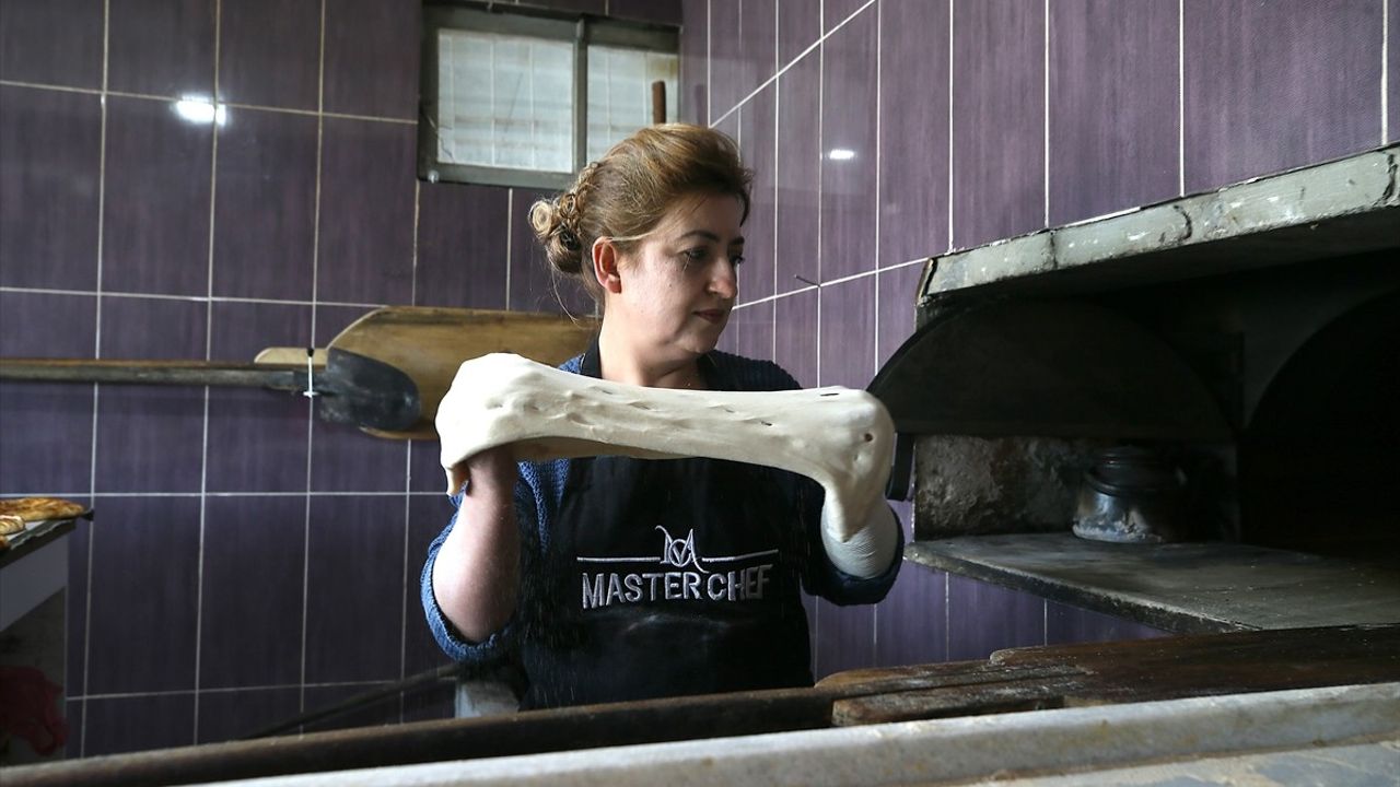 Malatya'da Bir Kadın Fırıncı: Zorluklara Rağmen Eşinin Hatırası İçin İşletmesini Devam Ettiriyor