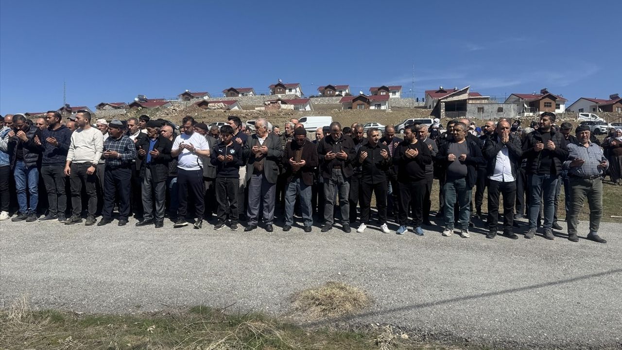 Malatya'da Trafik Kazasında Hayatını Kaybeden 3 Kişi Toprağa Verildi