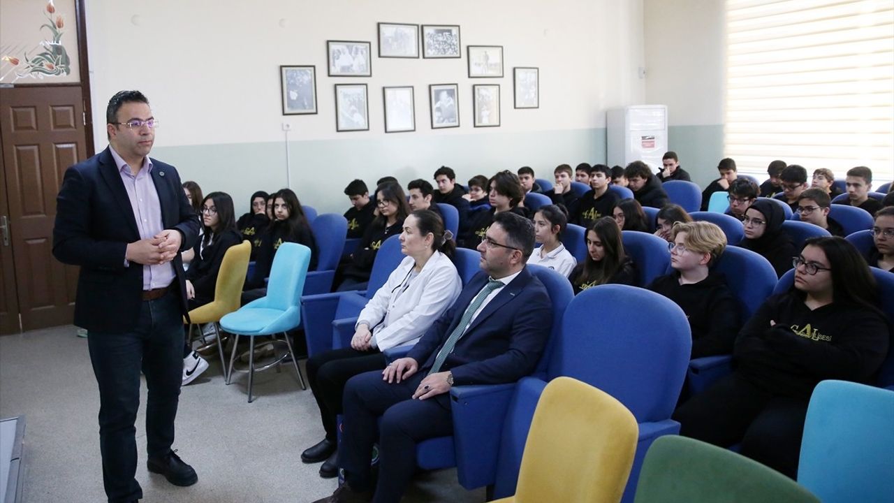 Manisa'da Yeşilay Haftası Kapsamında Farkındalık Etkinlikleri Düzenlendi