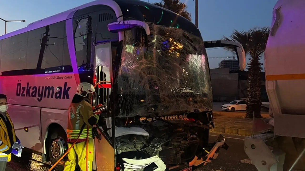 Manisa'da Zincirleme Trafik Kazası: 1 Ölü, 7 Yaralı